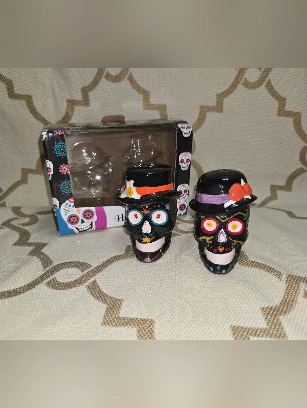 Halloween Skull Salt and Pepper Shakers Day Of Dead Black Skull With Hats New